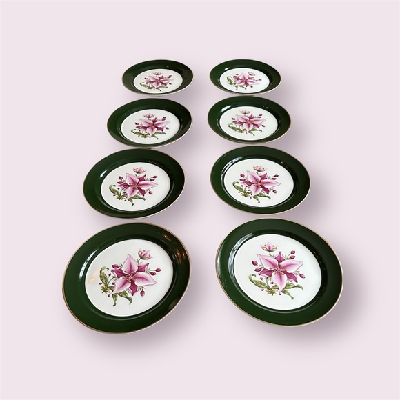Taylor Smith Lily plates set of 8 - Picture 4 of 5
